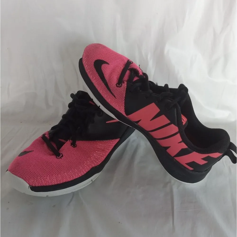 Nike Team Girls Hustle D7 Low Sneakers Black/Racer Pink/White